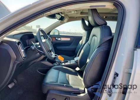 2021 Volvo Xc40 T5 Momentum z USA, uszkodzony, nr VIN YV4162UK0M2447154